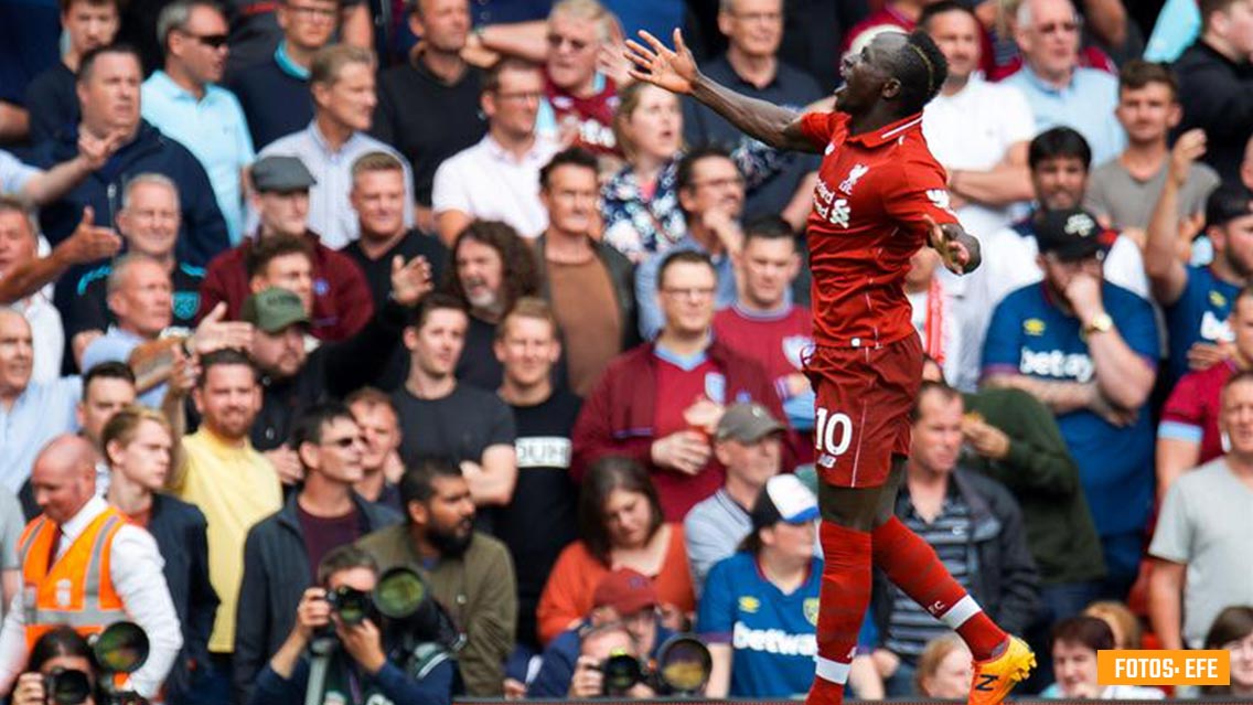 ‘Chicharito’ y West Ham, humillados en debut con Liverpool