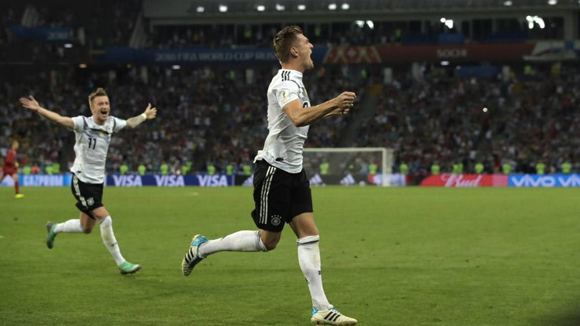 Toni Kroos critica a Mesut Özil por dejar a Alemania