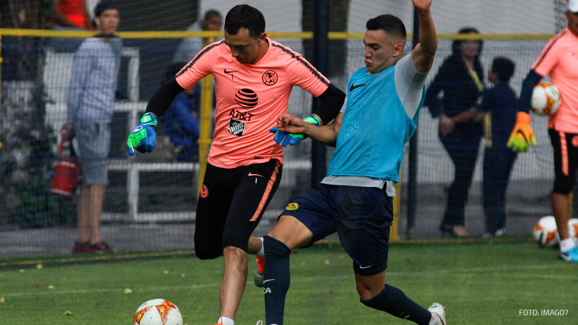 Marchesín pierde la cabeza con juvenil en entrenamineto