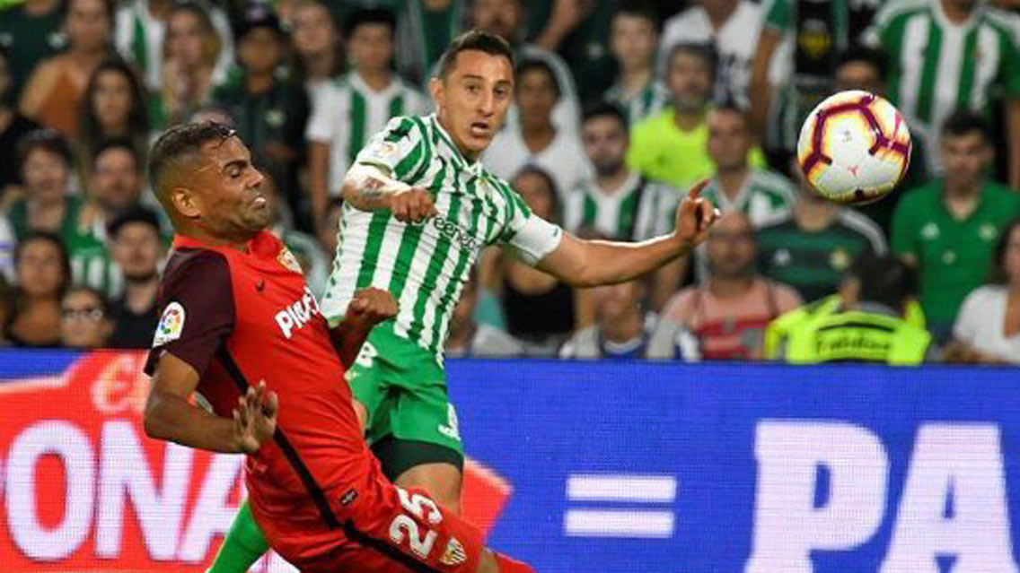 Andrés Guardado y el Betis se llevan el ‘derbi sevillano’