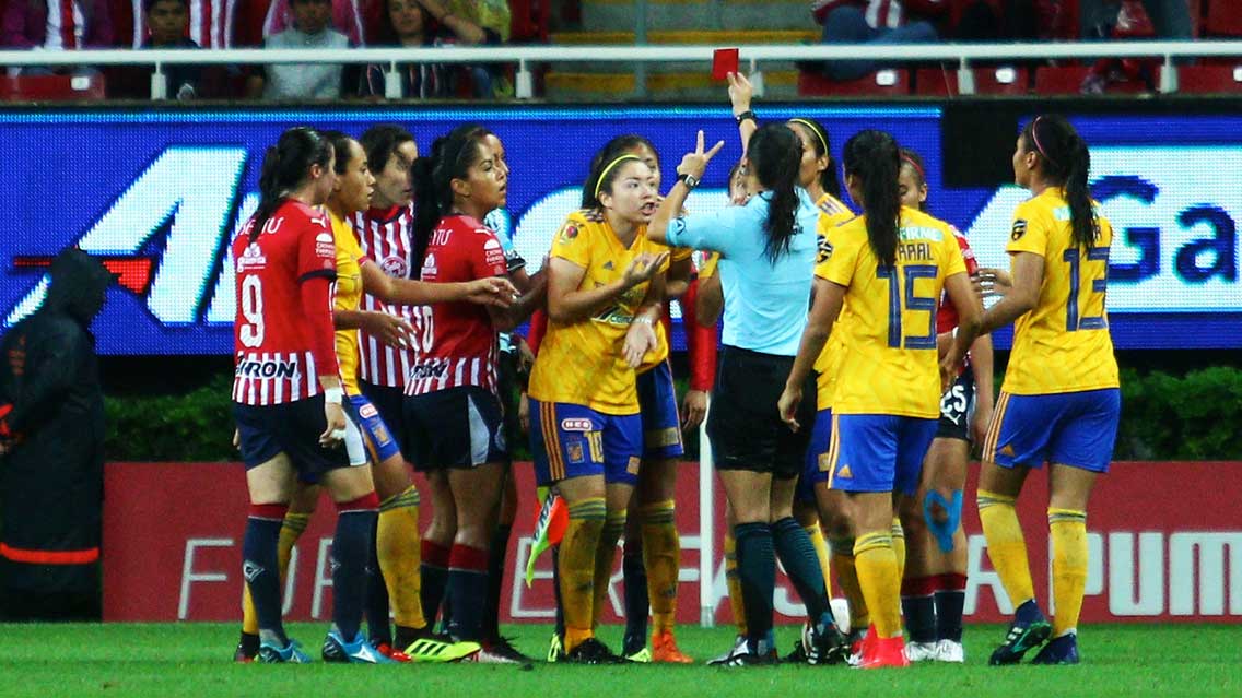 La bronca entre Tigres y Chivas que dejó 4 suspendidas