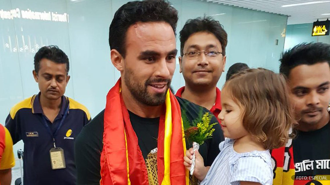 Enrique Esqueda es recibido en la India como ‘Dios’