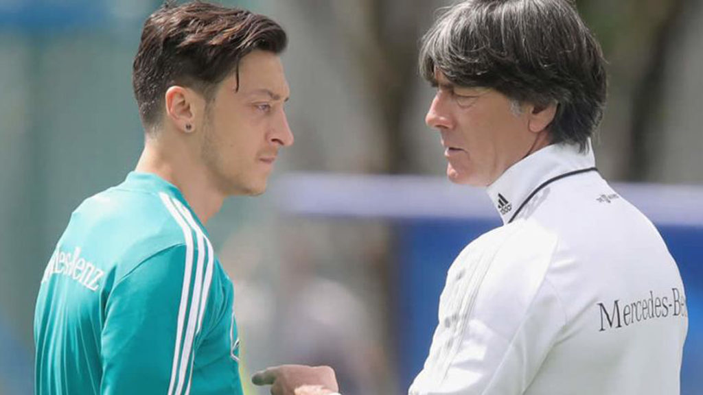 Löw buscó a Mesut Özil y Arsenal le negó la entrada