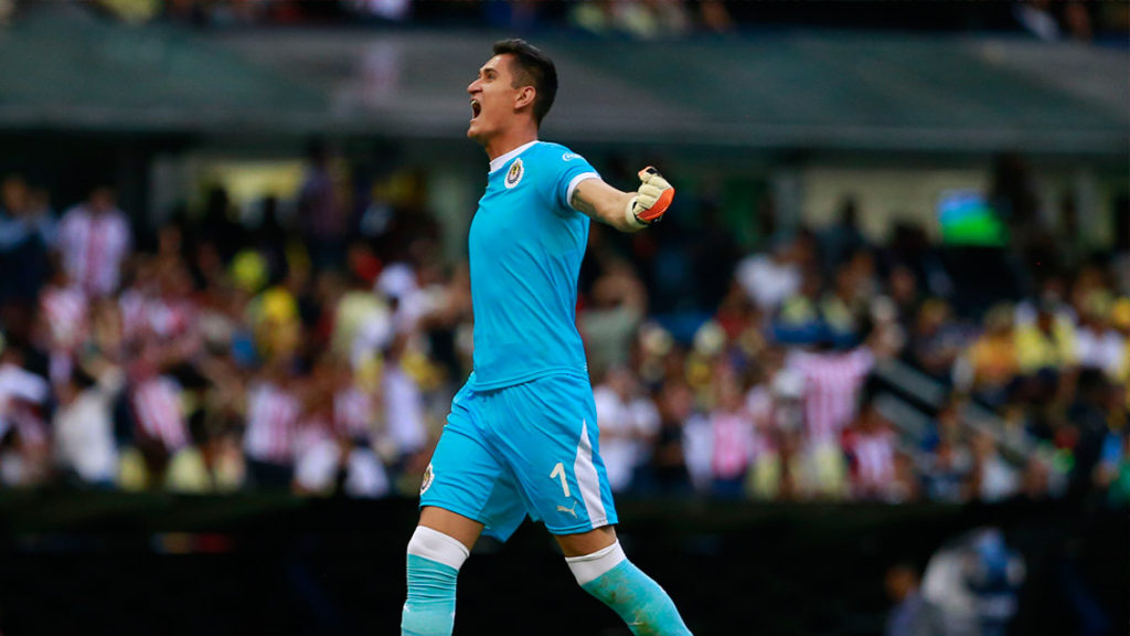 Raúl Gudiño, héroe en el Clásico Nacional