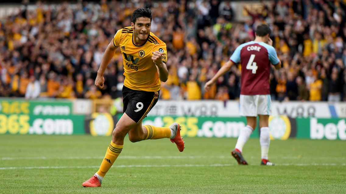 Raúl Jiménez anota gol del triunfo en el Wolves vs Brunley