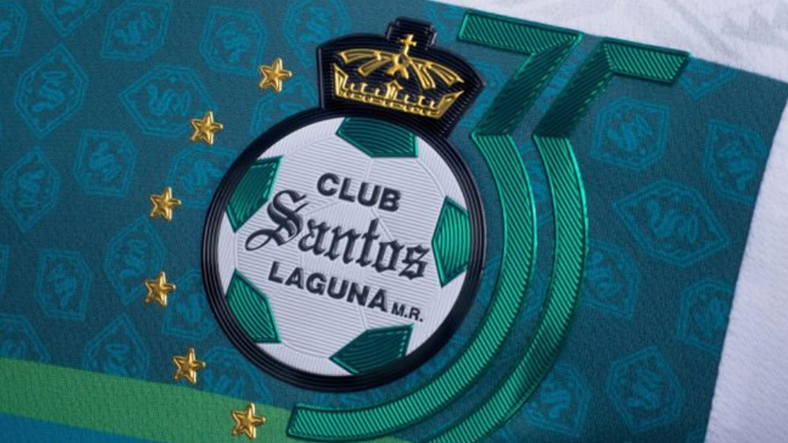 Santos Laguna presente jersey especial por sus 35 años