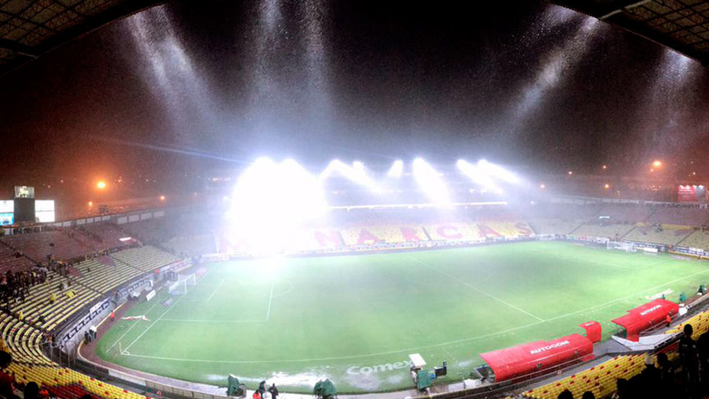 Tormenta eléctrica en el Estadio Morelos.