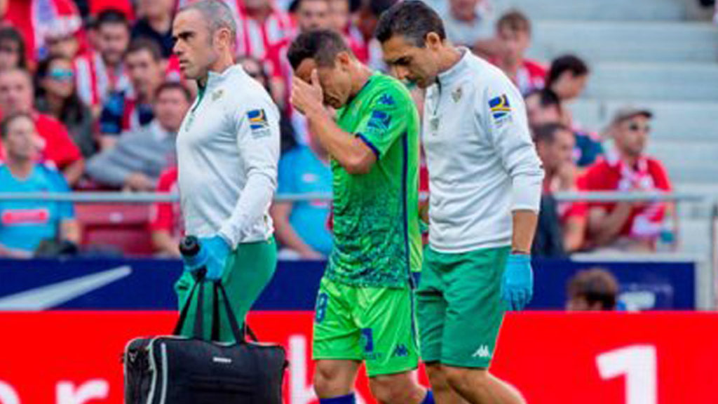 Andrés Guardado salió al minuto 15 del encuentro frente al Atleti,