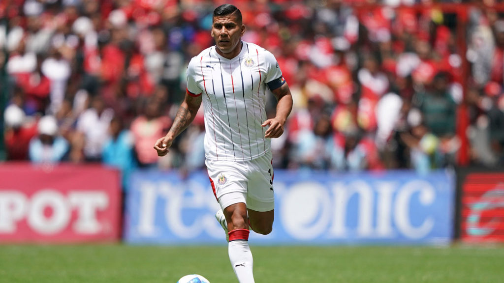 Carlos Salcido reclama su inactividad en Chivas