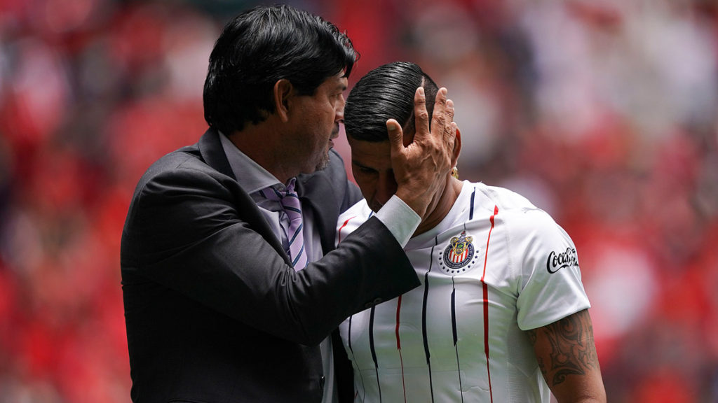 Carlos Salcido y Edwin Hernández se van de Chivas