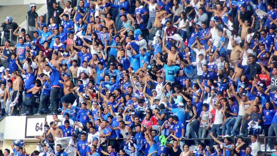 Porra de Cruz Azul quitará a la Monumental en el Azteca