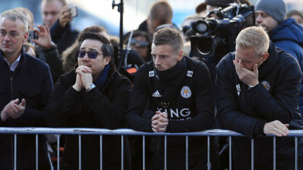 Los jugadores del Leicester City rindieron homenaje a su presidente fallecido