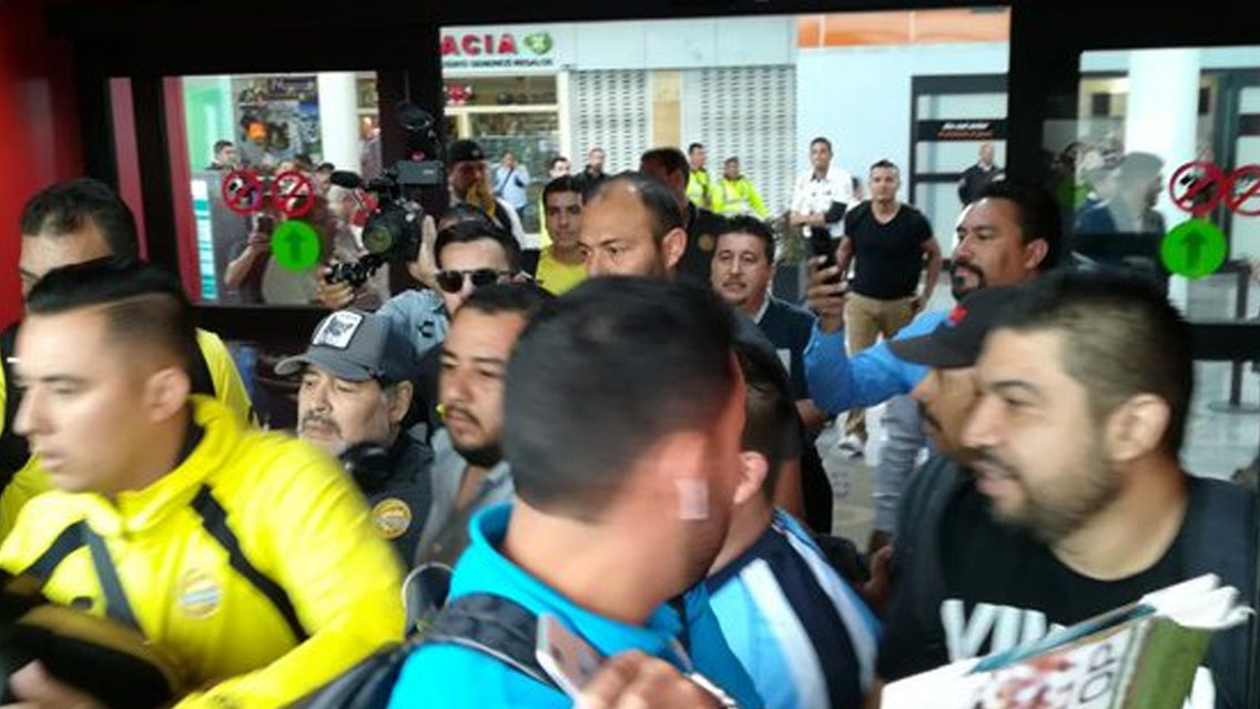 Seguridad de Diego Maradona agrede a aficionado