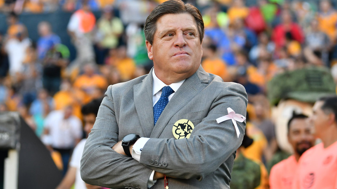 Miguel Herrera calienta el Clásico Joven, y presume liderato