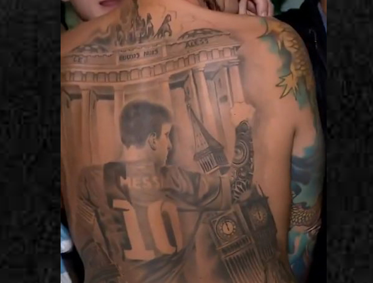 Causa furor increíble tatuaje de Messi