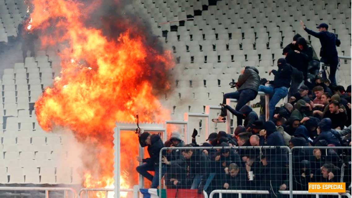 Hinchas del AEK y del Ajax se enfrentaron