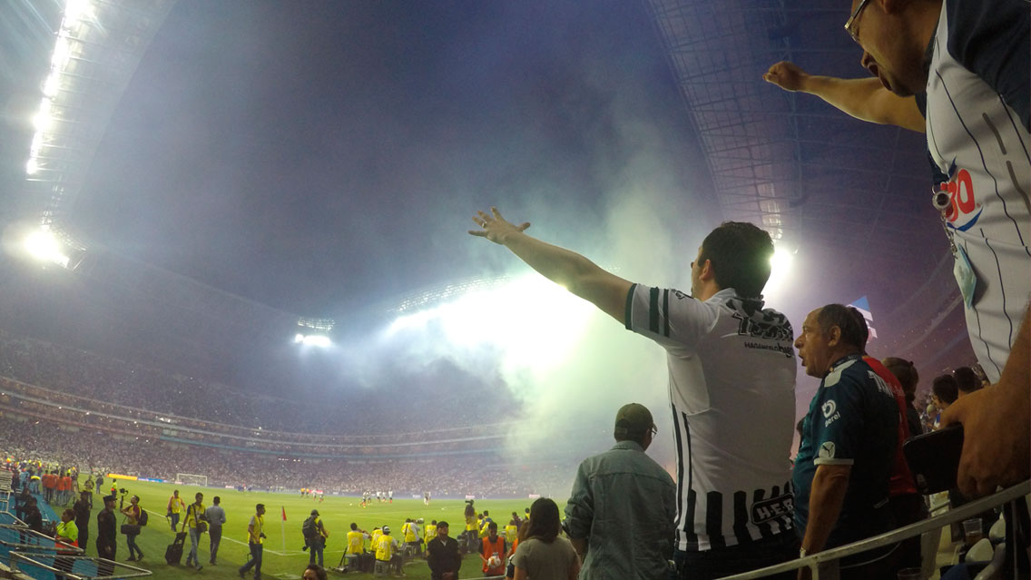 Afición de Rayados agrede a seguidores de Cruz Azul