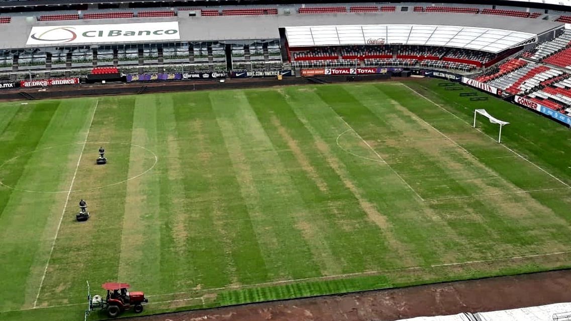 Cancha del Estadio Azteca, luce cada vez peor