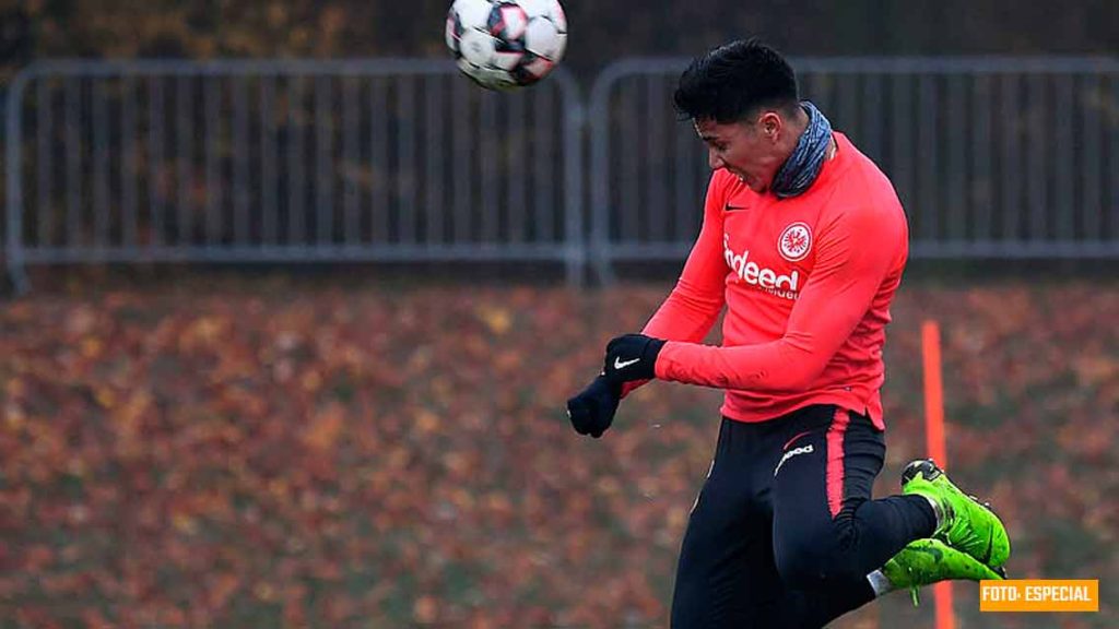 Carlos Salcedo regresa a los entrenamientos