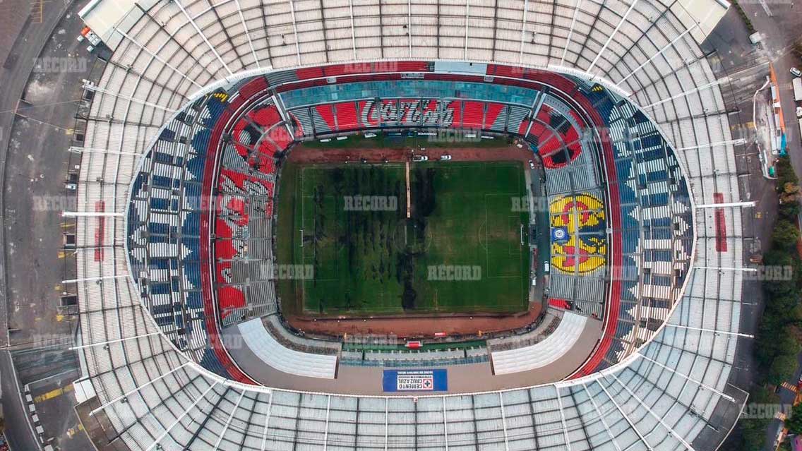 Terribles condiciones de la cancha del Estadio Azteca