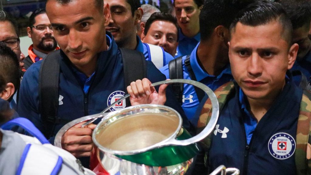 Llegada de Cruz Azul al aeropuerto