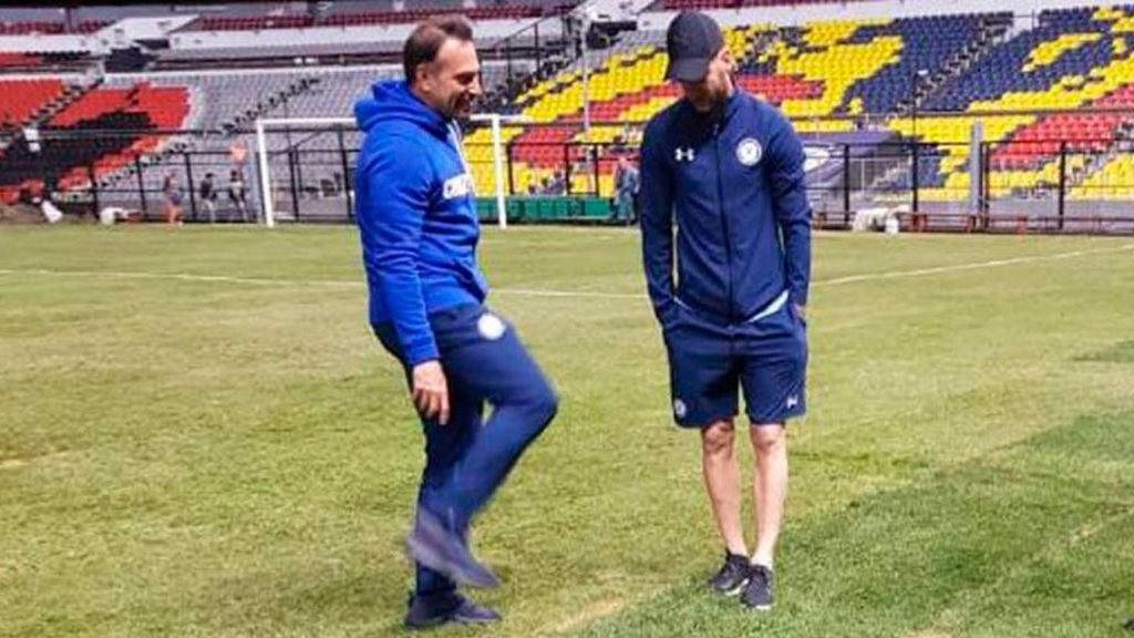 Cruz Azul reconoció la cancha del Estadio Azteca