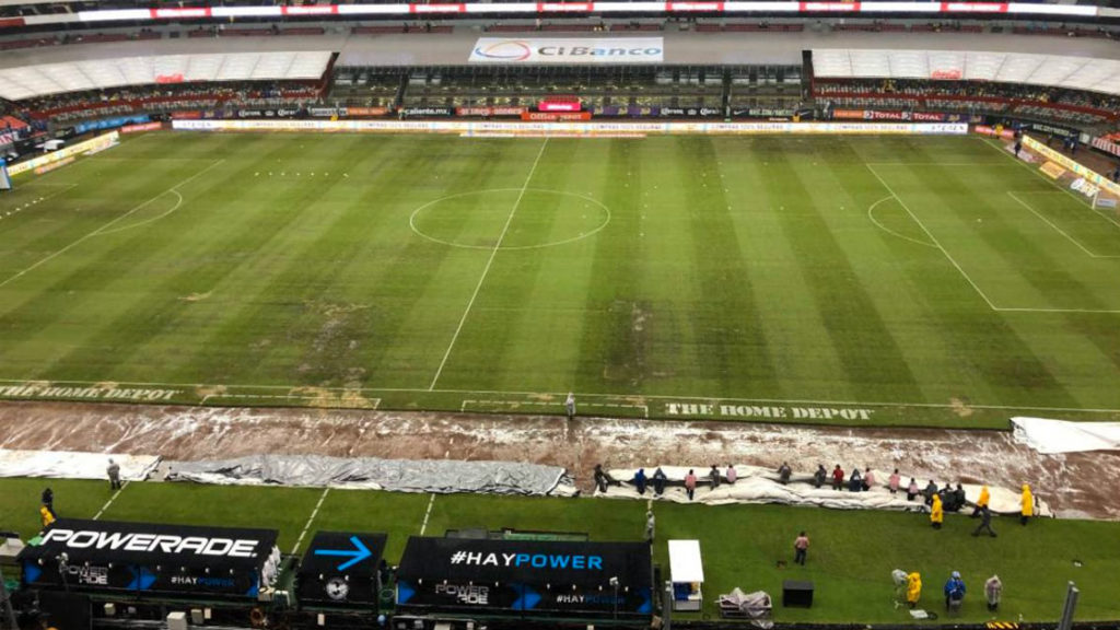 Tri, culpable de césped híbrido en el Estadio Azteca