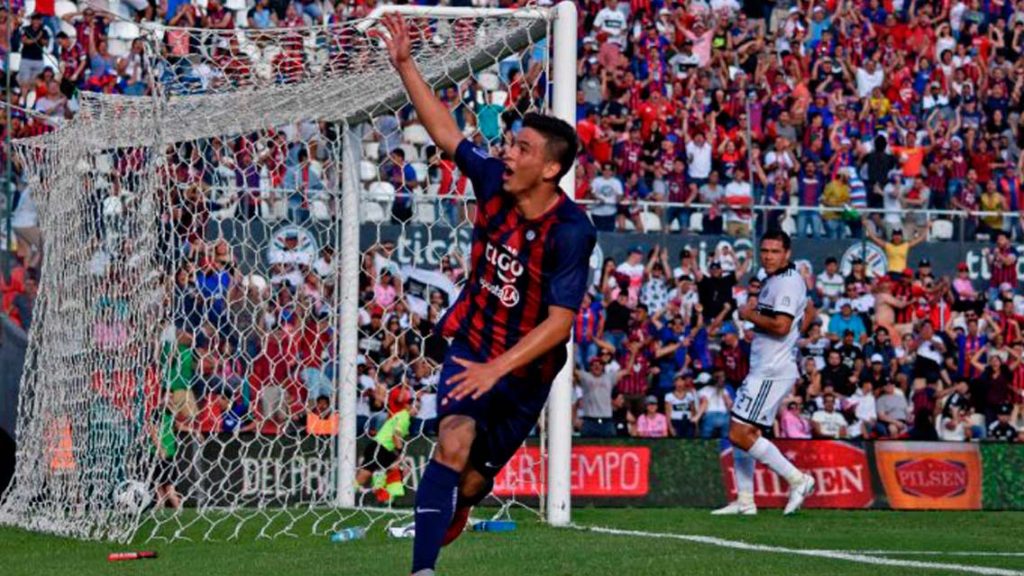 Histórico, marca su primer gol a los 14 años y en un clásico