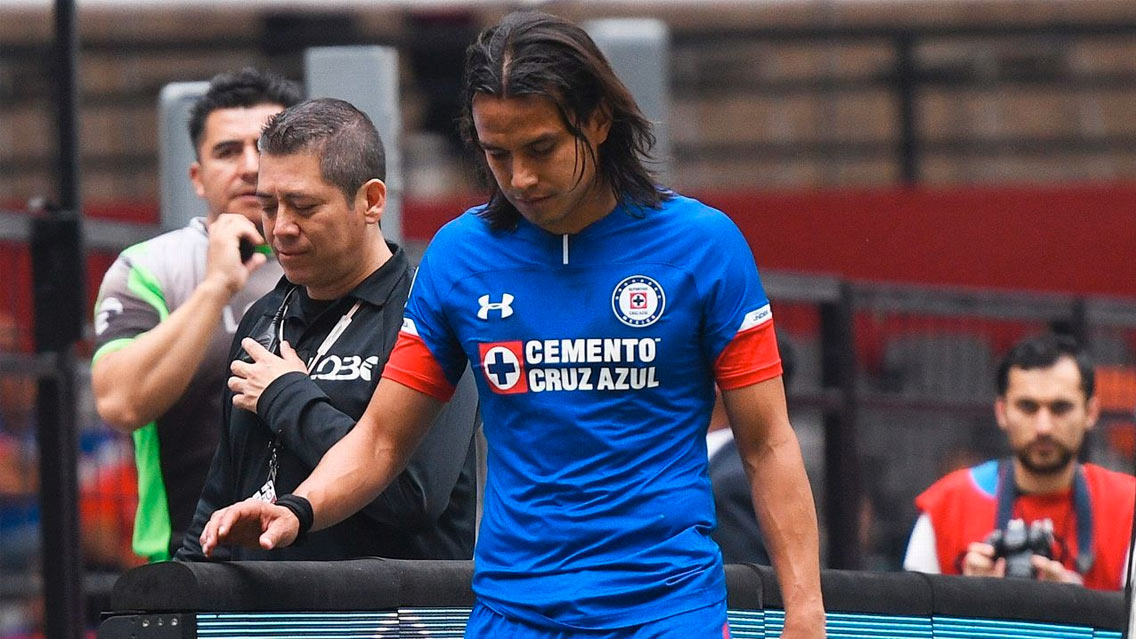 Gerardo Flores, con pie y medio fuera de Cruz Azul