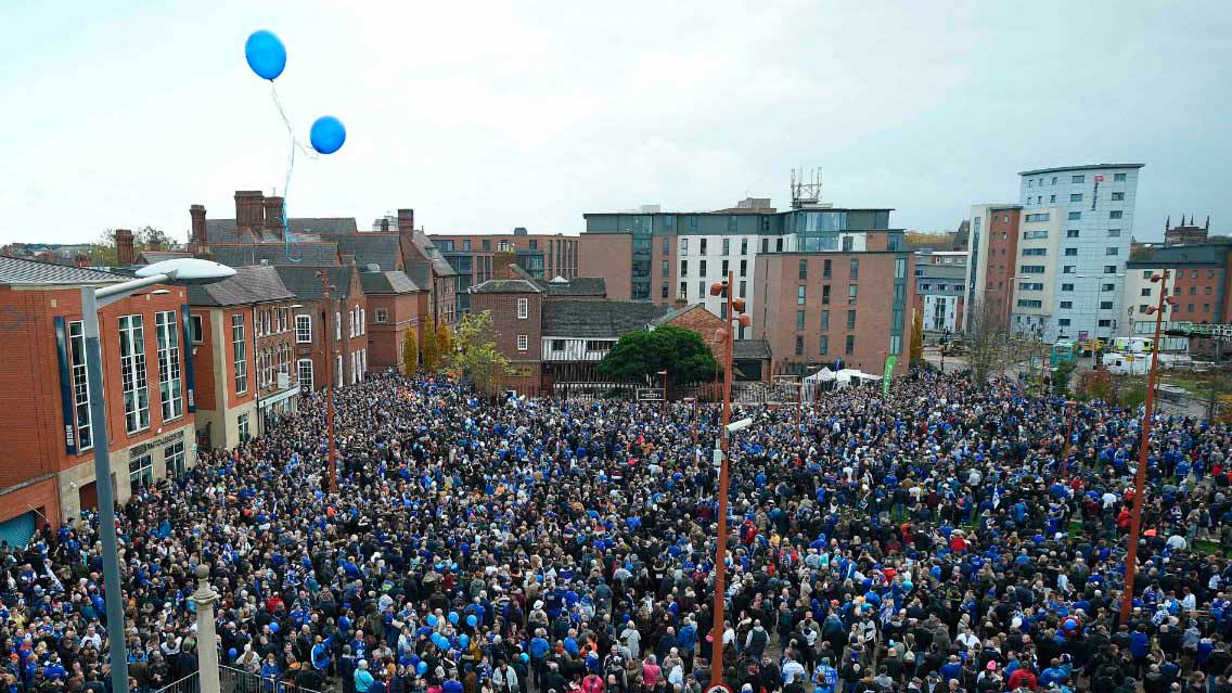 megamarcha-leicester-premier-league