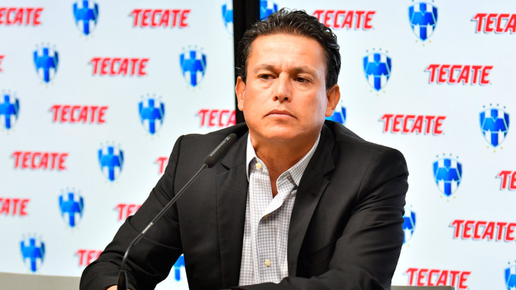 Salvador Reyes, explotó contra el arbitraje
