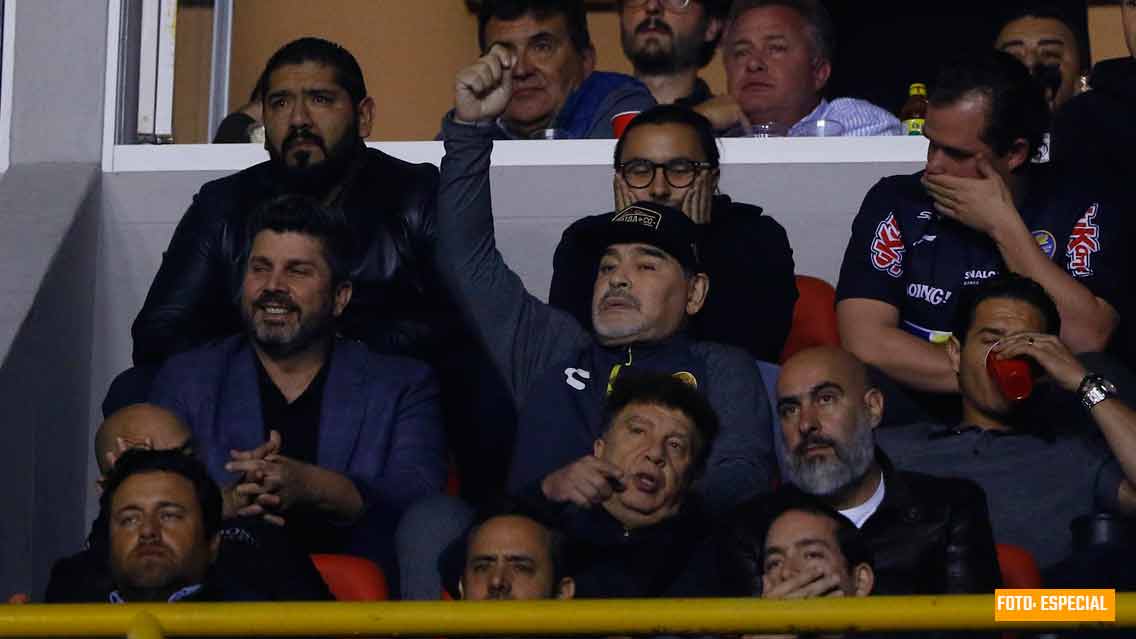 Investigarán a Maradona por incidente con aficionados