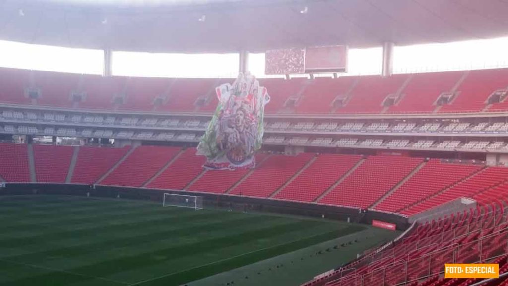 La afición de Chivas la abandonó en su último entrenamiento