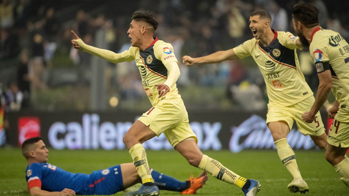 Cruz Azul se inspira con foto de gol del América