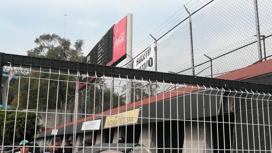 Portazo en las taquillas del Estadio Azteca