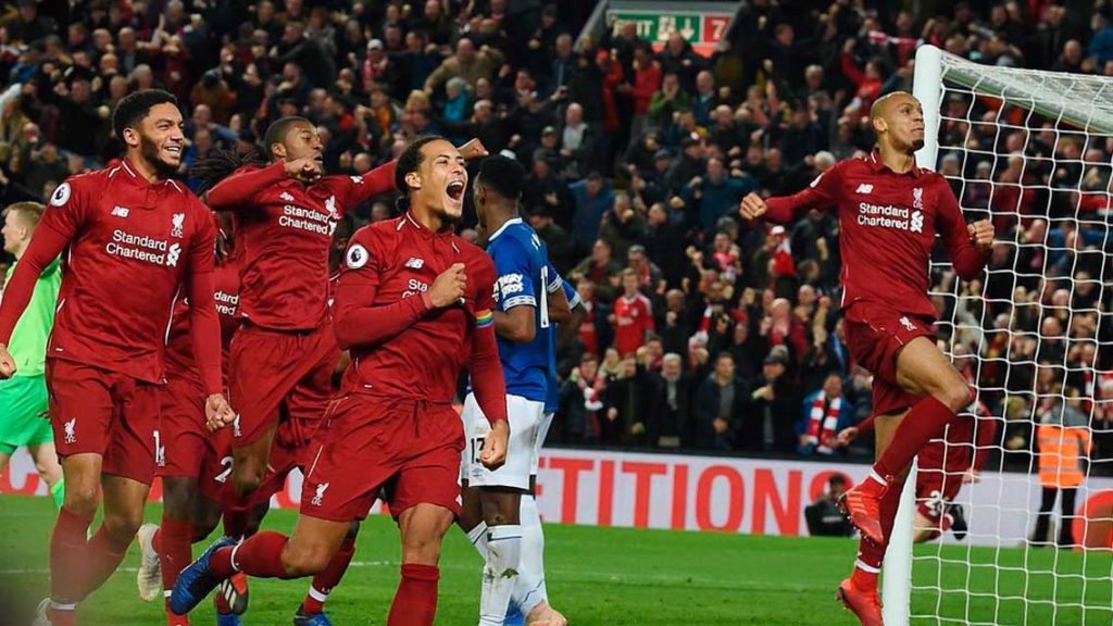 Con este raro gol, el Liverpool se lleva el Merseyside Derbi