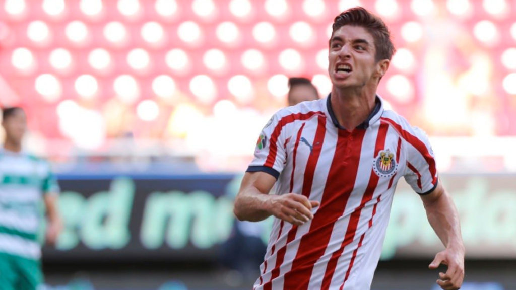 Chivas batea a Querétaro con 'Conejito' Brizuela