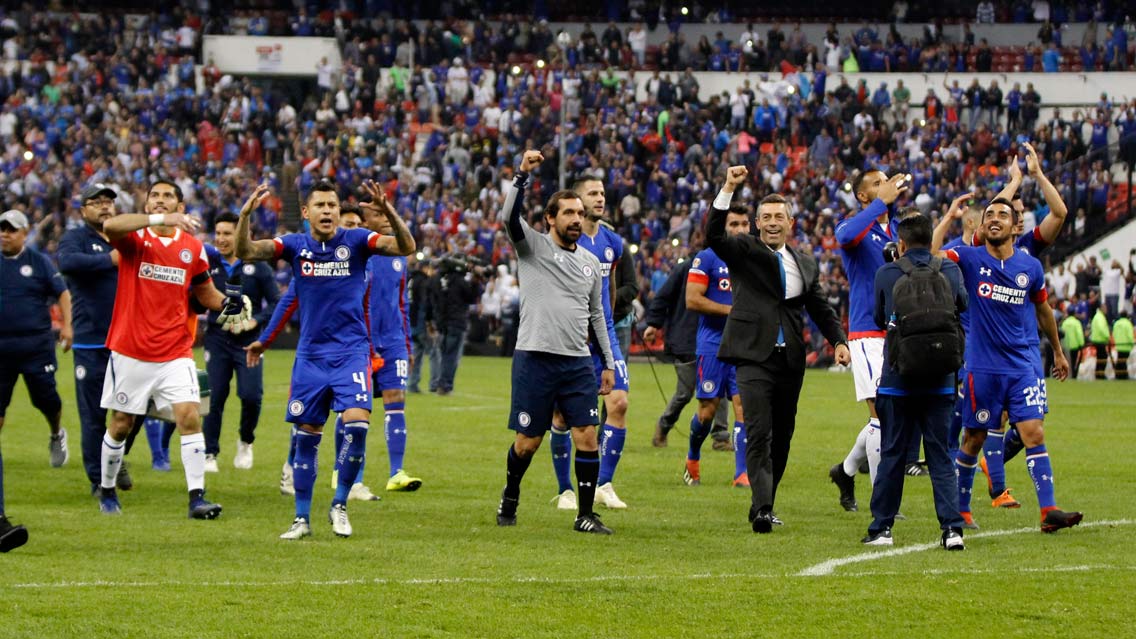 Prometen cervezas gratis si Cruz Azul es campeón