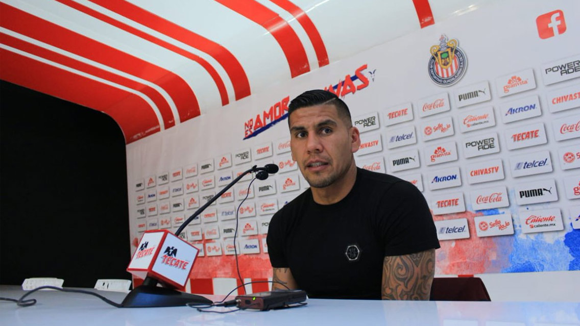 Carlos Salcido se va dólido con directiva de Chivas