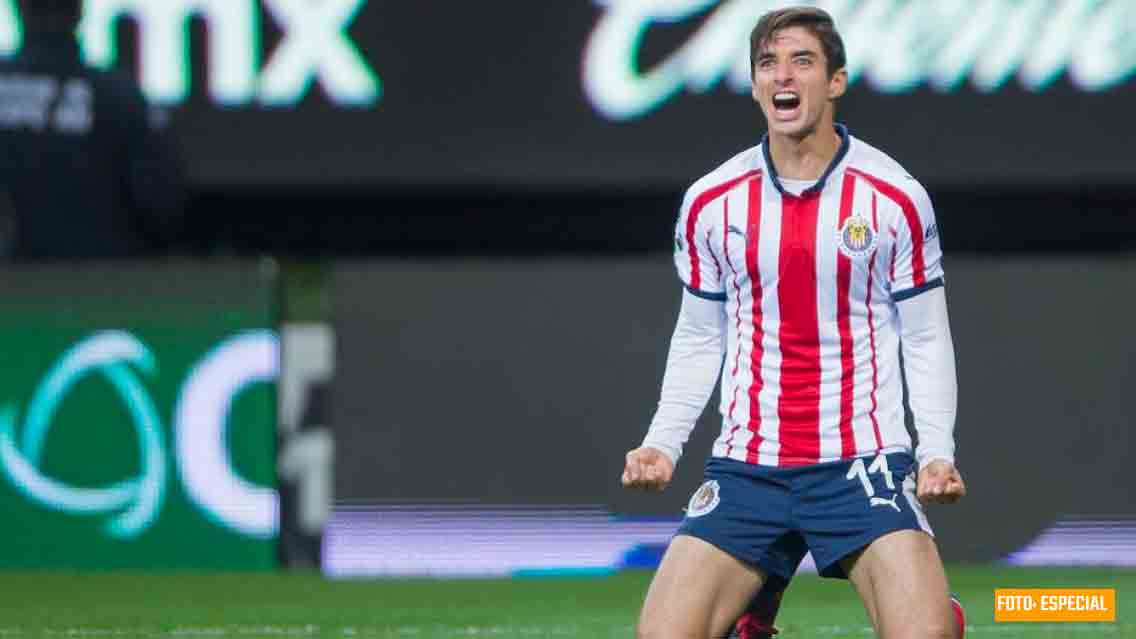 ‘Conejo’ Brizuela renueva contrato con las Chivas