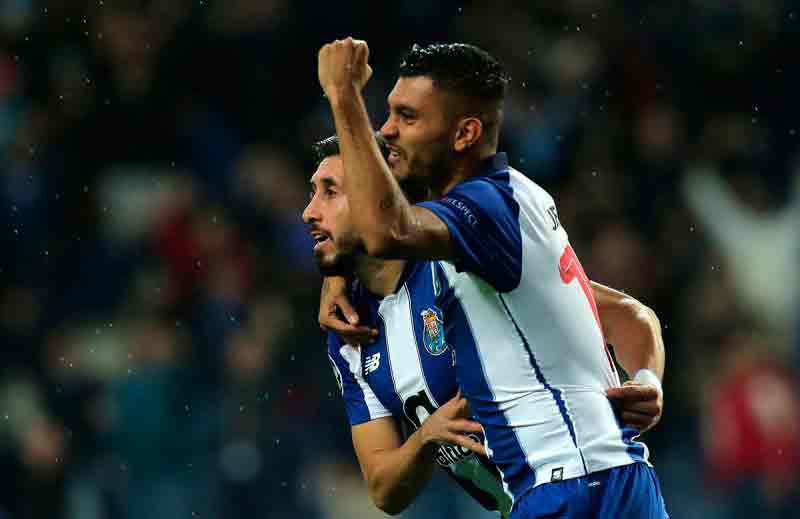 Héctor Herrera y Jesús Corona 