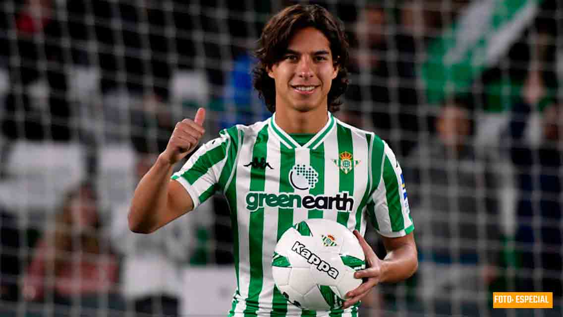 Lainez en la portada de la revista del Betis