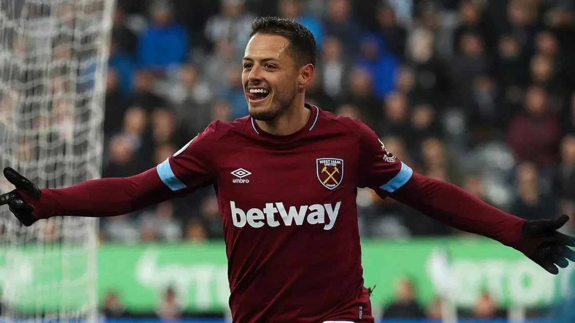 El doblete de Chicharito contra el Huddersfield