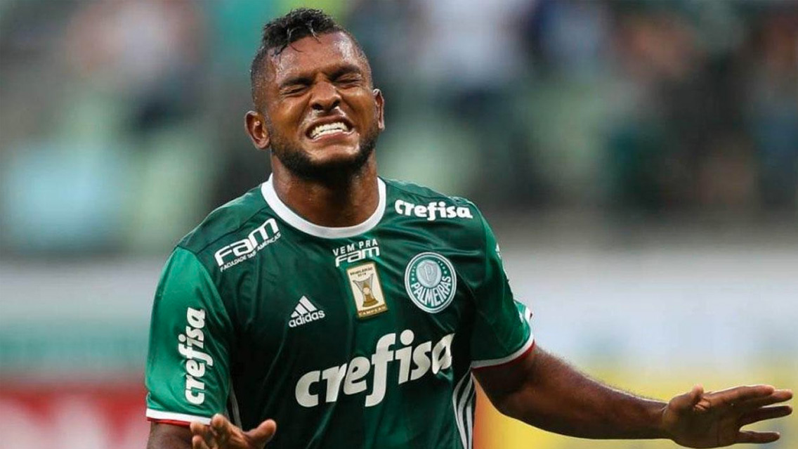 América y los 2 delanteros que son Plan C