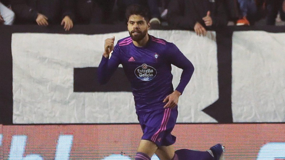 Néstor Araujo anota su primer gol en Europa
