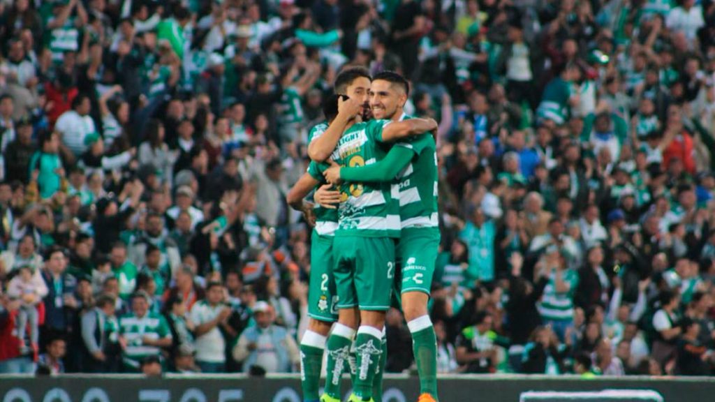 Santos termina con el invicto y liderato de Chivas
