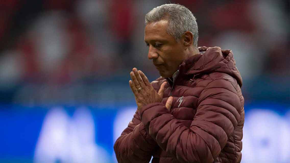 OFICIAL: Roberto Hernández deja de ser técnico de Morelia