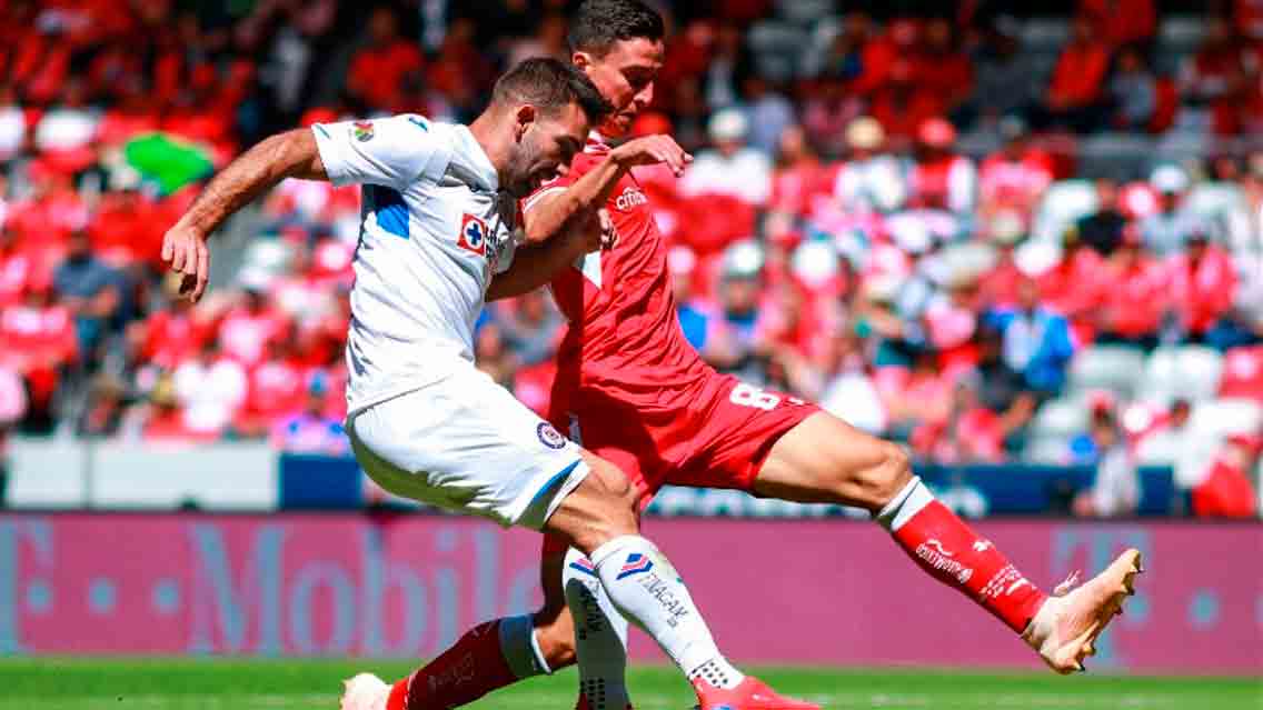 Cruz Azul y Toluca dividen unidades en la Bombonera