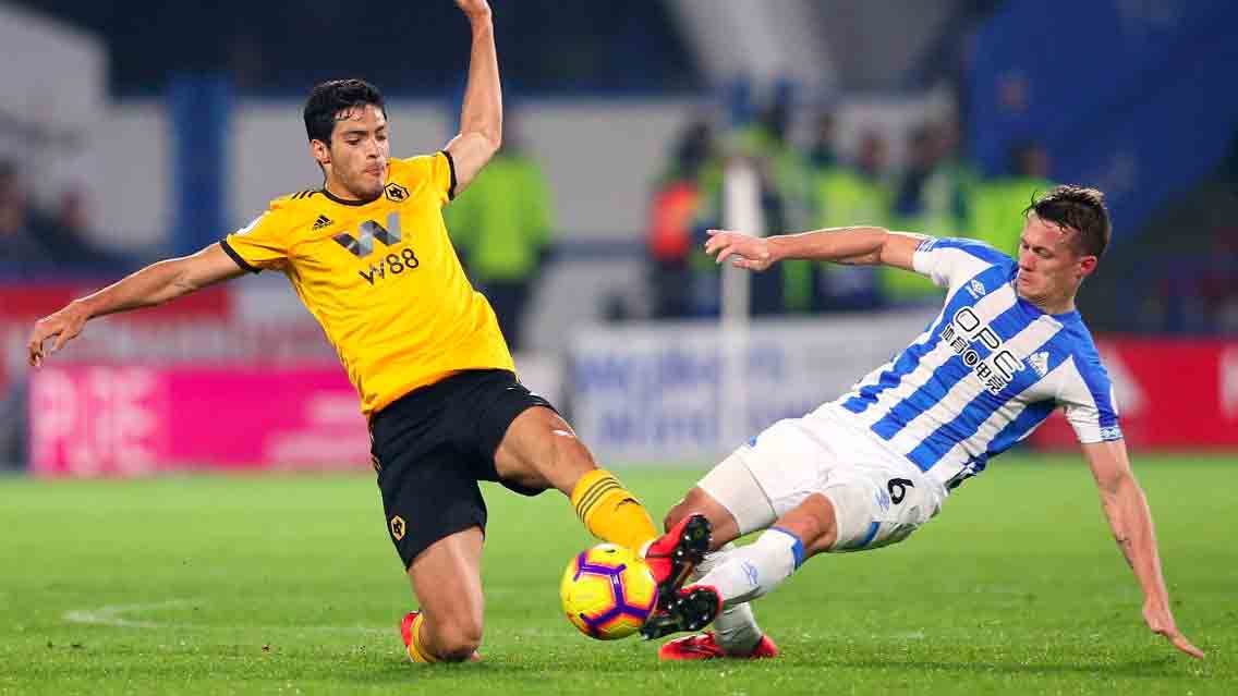 Jugadores del Wolverhampton quieren que Raúl Jiménez se quede