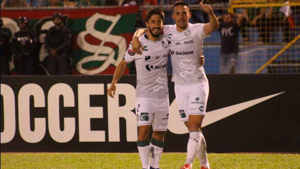 Santos golea y firma su pase en Concachampions